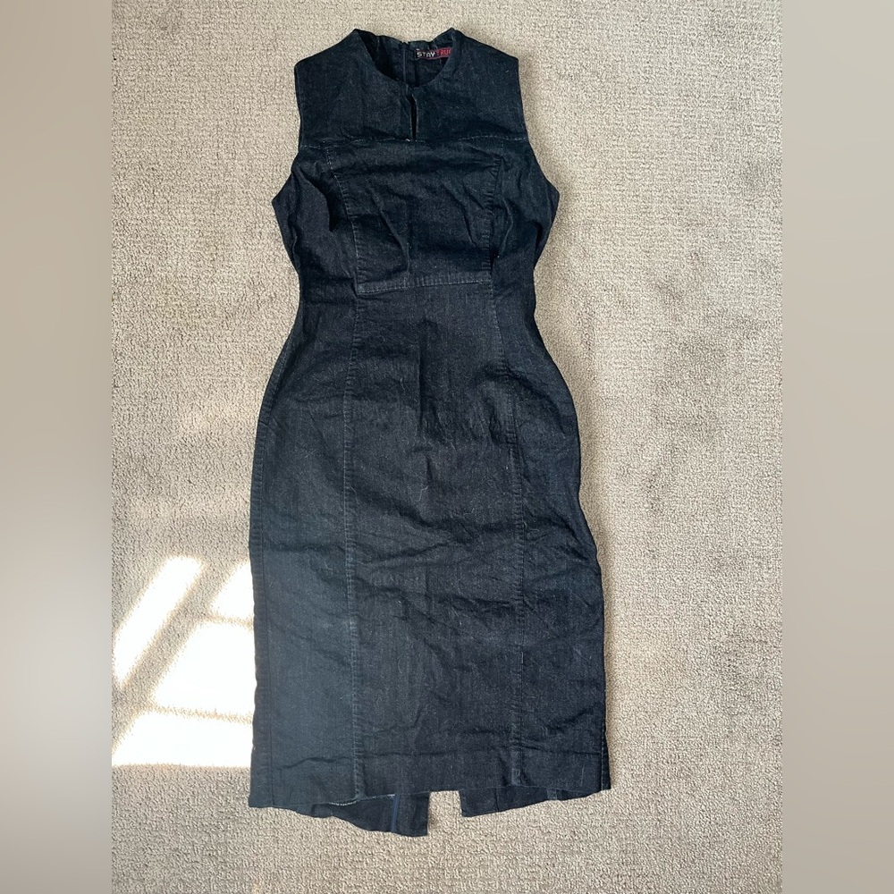 Chic Denim Midi Dress with Timeless Elegance